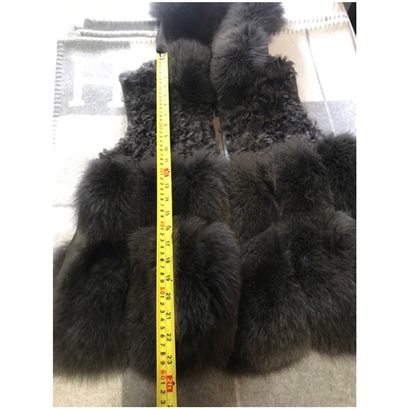 Beautiful soft Real fox fur vest - Picture 4 of 7